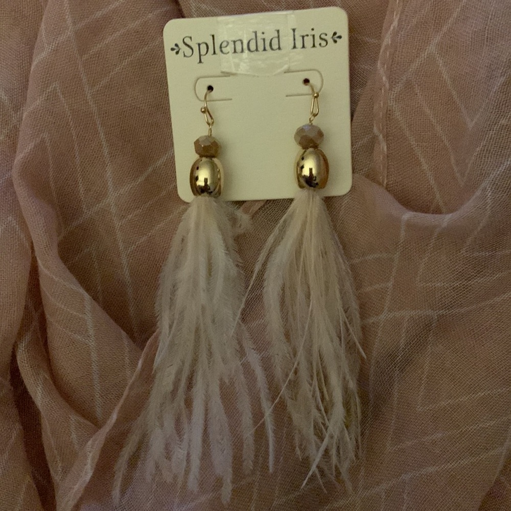 Splendid Iris Feather Earrings Light Pink